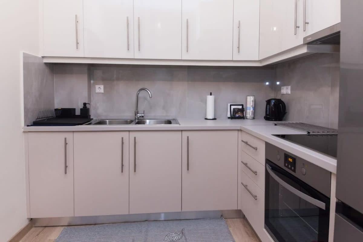 Brand New 2 Bedroom Haven Apt In Galatsi 아테네 외부 사진
